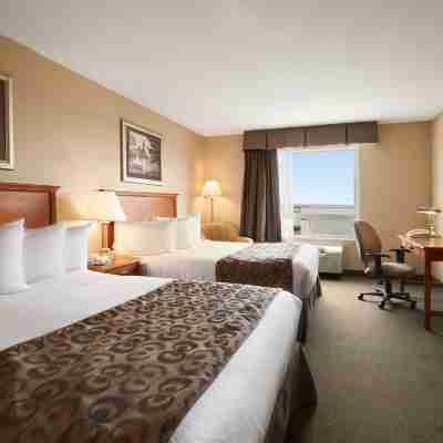Ramada by Wyndham Clairmont/Grande Prairie Rooms