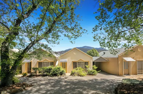 Quest Trinity House Hotels in North Hobart