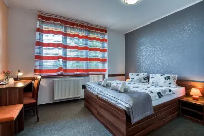 Hotel Avalanche Отели рядом с достопримечательностью «Sairung Thajske Masaze»
