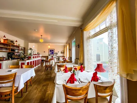 Bakki Apartments & Hostel