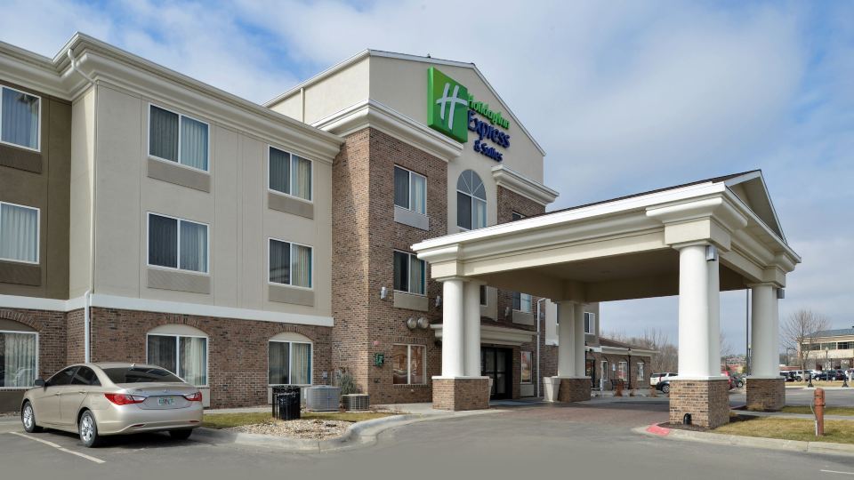 Holiday Inn Express & Suites OMAHA WEST by IHG