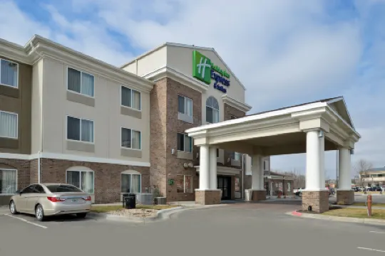 Holiday Inn Express & Suites OMAHA WEST by IHG