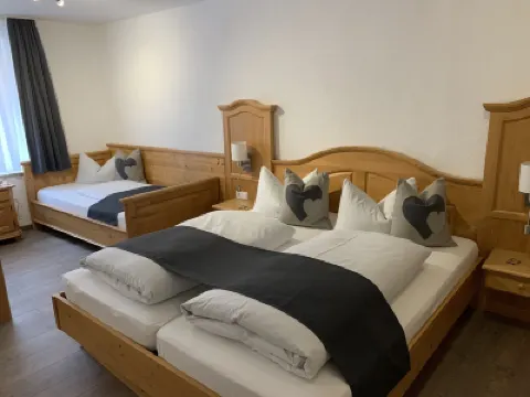 가스트호프 춤 발트슈타인  호텔