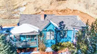 The Victorian at Valley Glen- a romantic mountain getaway