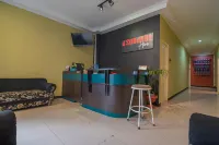 RedDoorz at H Agus Salim Street Pontianak Hotels in Darat Sekip