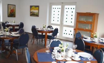 Hotel B8 Voerde - Housity