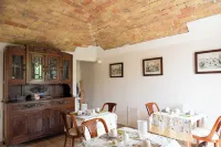 Acero Rosso Hotels in Mincengo