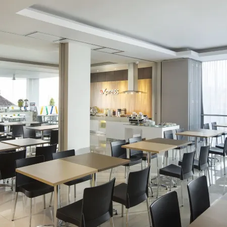 Amaris Hotel Madiun Отели в г. Мадиун