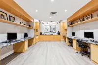 2Br Luxury City Suite with Gym & Pool Hotels in Arlington