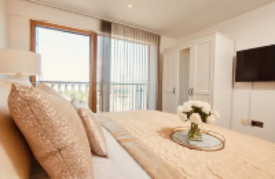 King Deluxe City Apt Large Balcony& Free Parking!