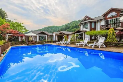 Lebois Pension Hotels near 새연리조트 가평현리1호점(카라반&글램핑)