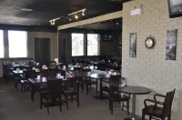 Twin Pine Inn & Suites - breakfast