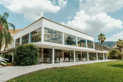 Bahia Escondida Hotels in Сантьяго