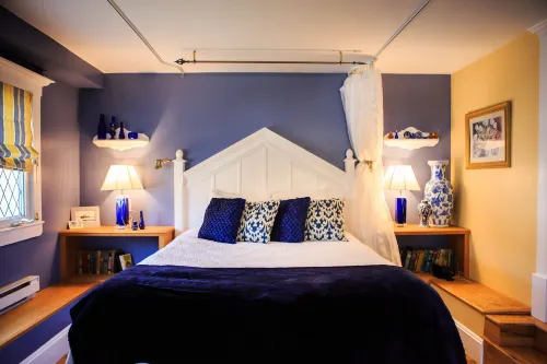Leaside Manor - Bed and Breakfasts