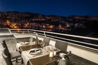 Arts in Penthouse Apartments Til Sol Hotel a 