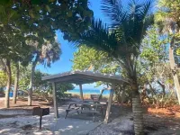 2-3 Bedroom Pool Home - 5 Minutes to Beach. Beach Gear & Bicycles Included!