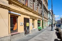 Oranzhevoe Nebo Hostel - Bãi đậu xe