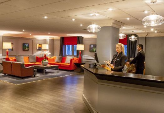 플리머스 시내 호텔 전경