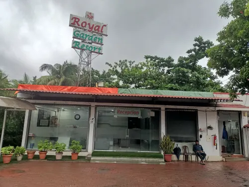 Royal Garden Resort Hôtels à : Sasunavghar