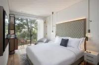 โรงแรม นูชา - ฟาทาล คัลเลอร์ส โรงแรมใน