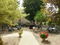 Hostellerie de la Porte Bellon Hotels in Chamant