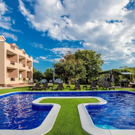 Apartments Villa Subic