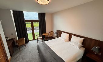 Leitrim Marina Hotel