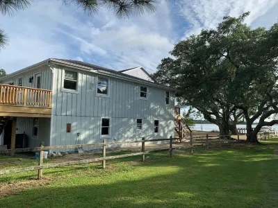 Home on the Sound with Private Pier.Amazing Sunsets on Bay Drive. Close to beach Hotels near Monkey Business