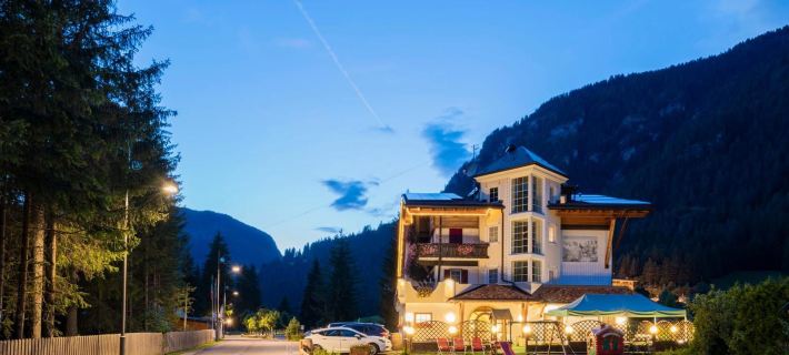 Chalet Pineta Relax Location Hotel a Canazei