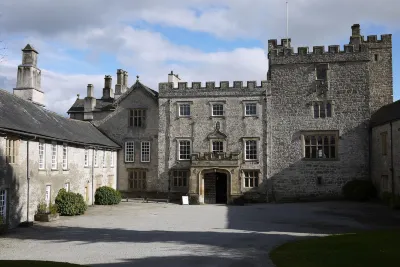 Grange Hotel Hotel dekat Holker Hall and Gardens