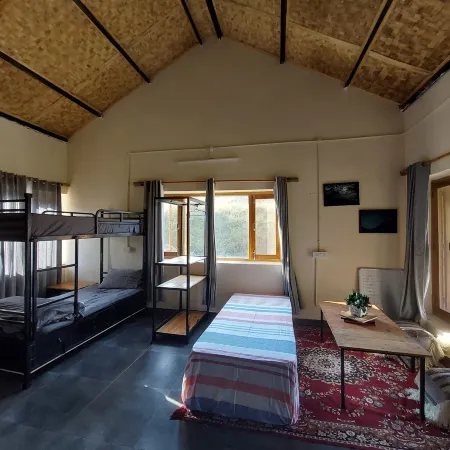 Himkosi Farm & Resort by the River, Almoda