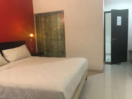 Jepara Beach Hotel Отели в г. Jepara Regency
