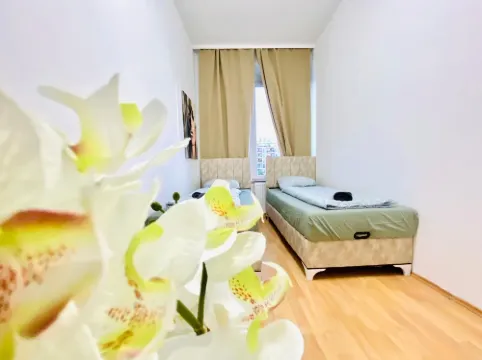 Rooms in Cozy 4BR Shared Apt Central