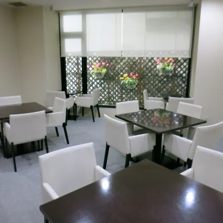 Hamilton Hotel –Red-