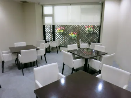 Hamilton Hotel –Red-