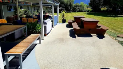 Happy Apple Backpackers Hotels in Motueka