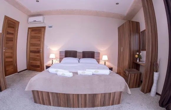 賽米特尼克斯酒店