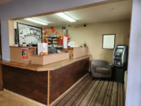 Grizzly Inn Hotels in Cascade County