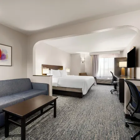 Garner Hotel Topeka West by IHG