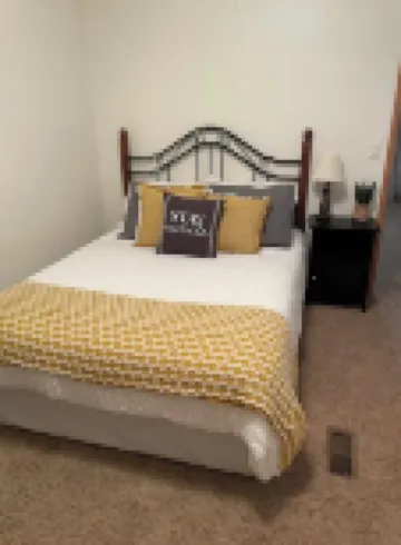 Charming 3 bedroom lake front house in Gilbertsville with WiFi and AC