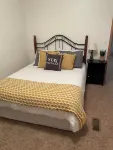 Charming 3 bedroom lake front house in Gilbertsville with WiFi and AC