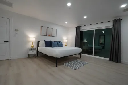 Spacious House w/ Panoramic View, Pickleball, Game Room, Hot Tub & Pool