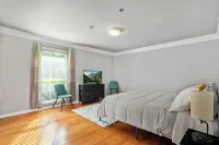 Luxury Brooks Retreat – 7BR 9BA, WiFi, Chef's Kitchen, Workspace, Outdoor Oasis!