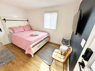 Sandy Toes  Salisbury Beach Cottage Pines Camping Area附近的飯店