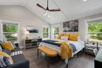 53 Acre Ranch w/Pool, Spa, Lake, Game Room & More!