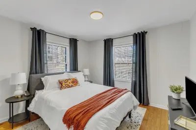 Cute 2-bedroom bungalow in downtown Raleigh Hotels near North Carolina State University