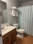 Ocean Shores studio with kitchenette-minutes from beach-Anchor Ashore Condo #4