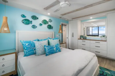 Oceanfront 2-bedroom penthouse Kuhio Shores condo with breathtaking views!