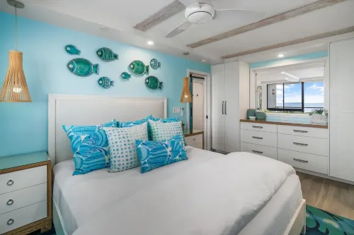 Oceanfront 2-bedroom penthouse Kuhio Shores condo with breathtaking views!