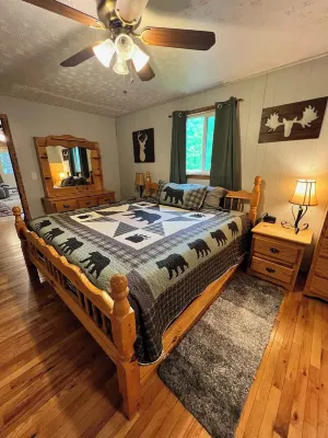 Goldilocks Cozy Hideaway! 5 miles to town. ONE-NIGHT STAY WELCOMED
